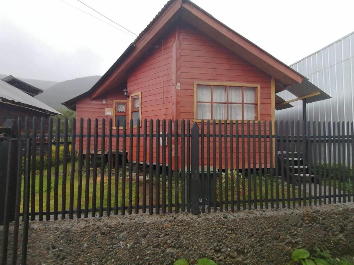Cabanas Robinson Puerto Puyuguapi Bagian luar foto