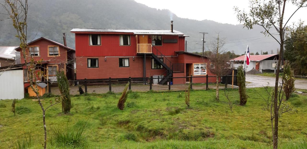 Cabanas Robinson Puerto Puyuguapi Bagian luar foto